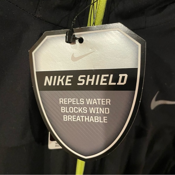 NWT Nike‎ Running Shield Light Hooded Running Jacket Black Medium - Picture 12 of 12